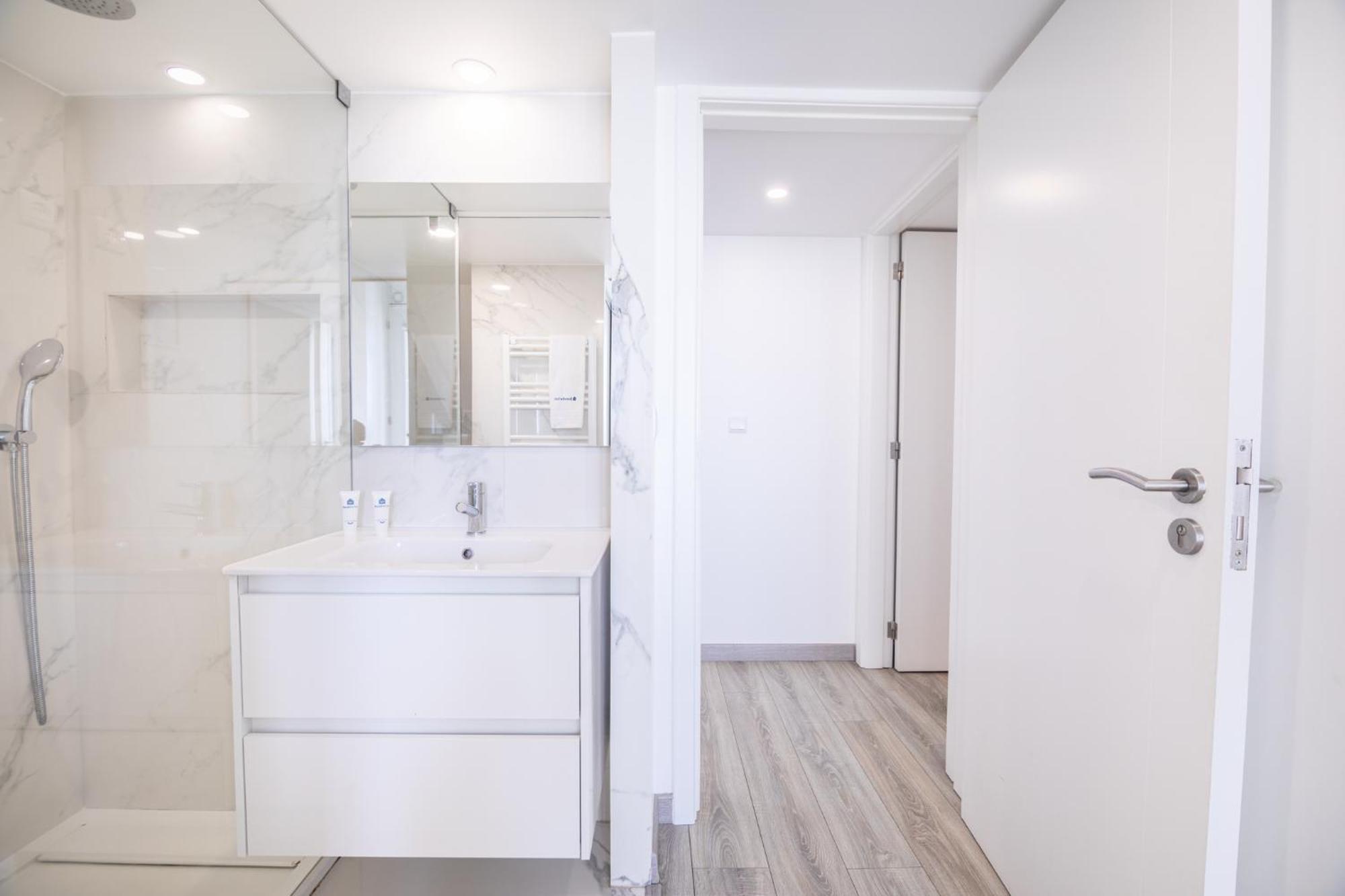 Deluxe Spacious Flats W Mezzanine By Host Wise Apartment Porto Exterior photo