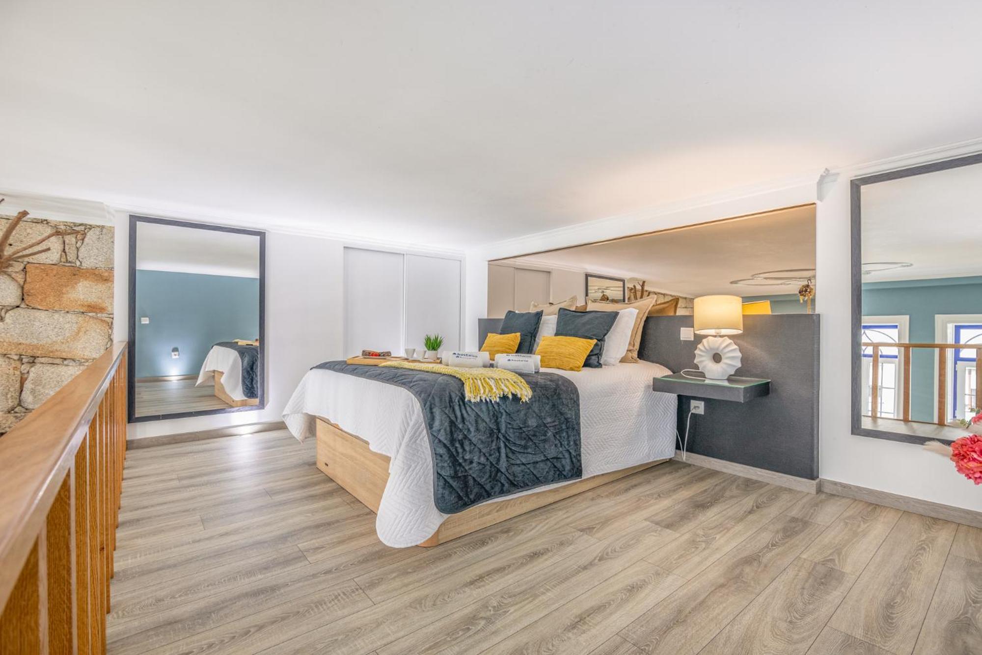 Deluxe Spacious Flats W Mezzanine By Host Wise Apartment Porto Exterior photo